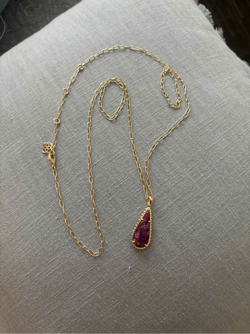 Kendra Scott necklace